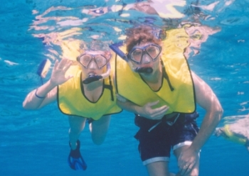 snorkeling-underwater-Kevin-Laura-350pix