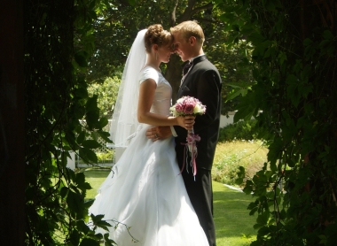 couple-bride-groom-crop-380pix